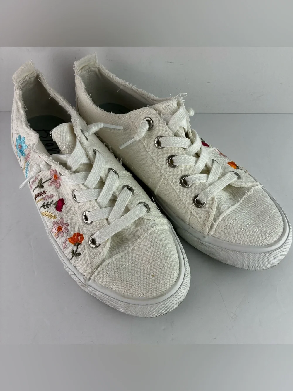 Blowfish Malibu Embroidered Canvas Lace Sneakers